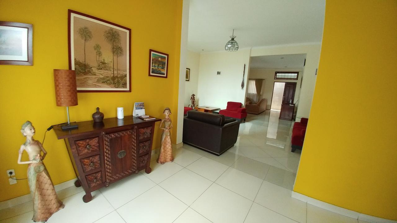 Villa Rumah Ibu Dago Бандунг Экстерьер фото